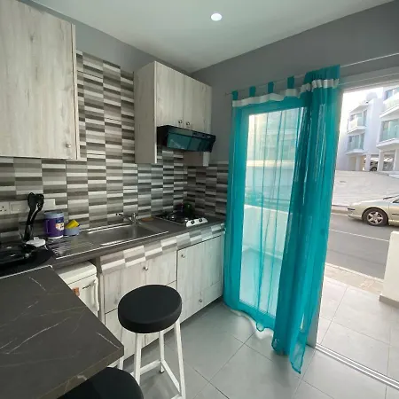 Apartman Renovated Ground Studio In Center Of Ajía Nápa